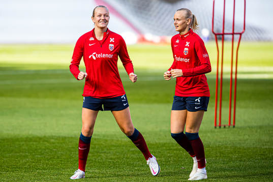 Frida Leonhardsen Maanum and Karina Sævik