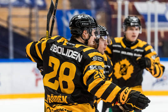 Skellefteås Jesper Frödén jublar