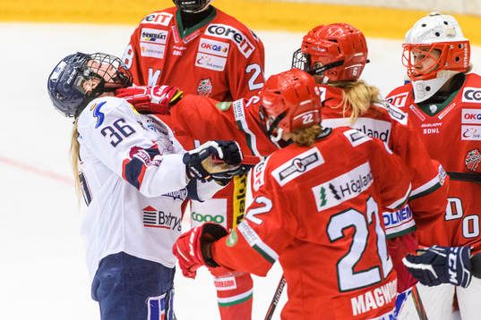 Linköpings Emelie Kruse Johansen och Modos Paula Bergström