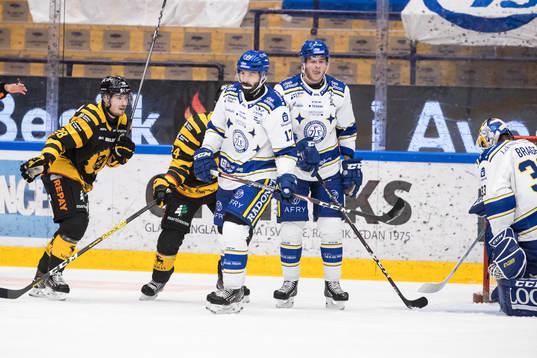Leksands Daniel Olsson-Trkulja och August Berg och målvakt