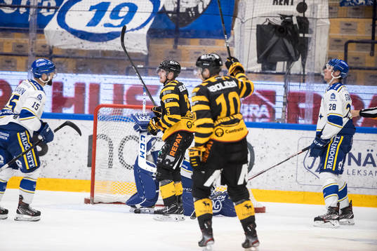Skellefteås Niclas Burström jubel