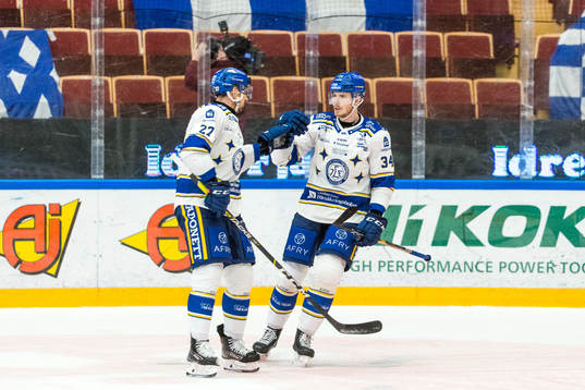 Leksands Marek Hrivík och Peter Cehlarik jublar