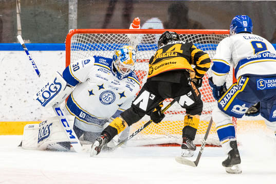 Leksands målvakt Janne Juvonen och Skellefteås Andreas