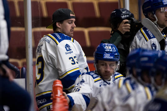 Leksands målvakt Axel Brage i båset