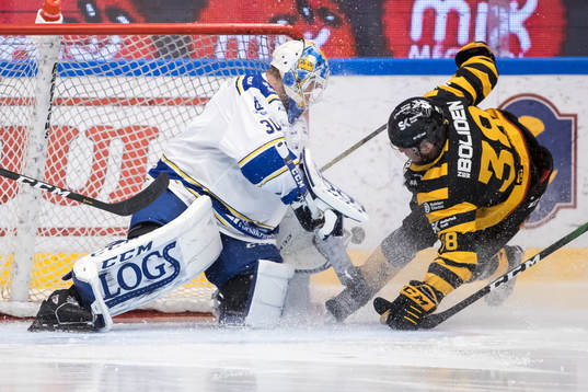 Leksands målvakt Janne Juvonen och Skellefteås Jacob