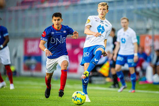 Osame Sahraoui of Vålerenga and Marcus Holmgren Pedersen