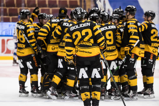 Skellefteås spelarna jublar