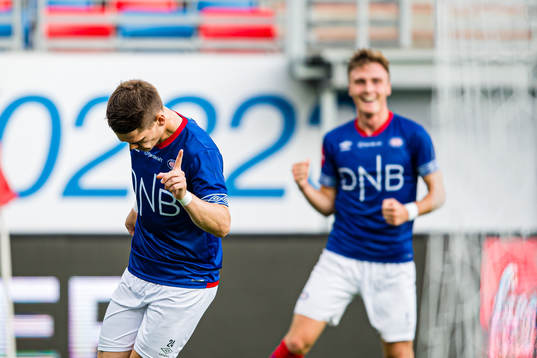 Vidar Örn Kjartansson of Vålerenga celebrates