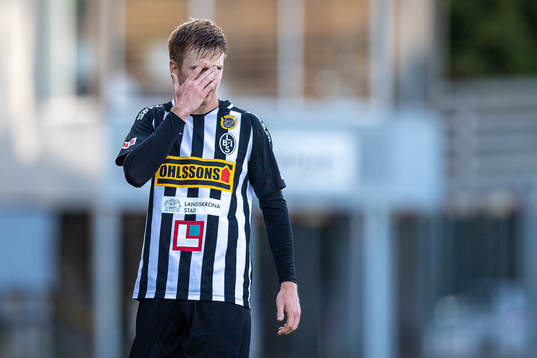 Landskronas Dennis Olofsson deppar