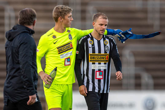 Landskronas målvakt Philip Mårtensson och Jonathan Asp