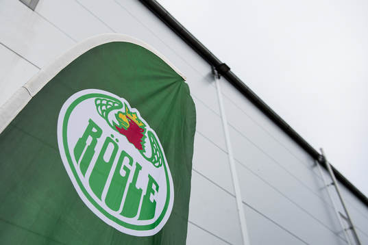 En vimpel med Rögles klubbmärke