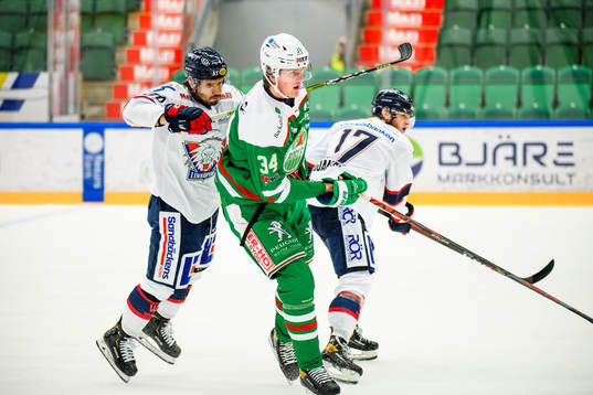 Linköpings Oula Palve och Rögles Adam Edström