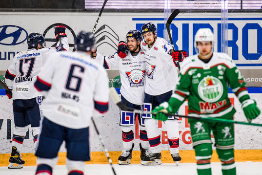 Linköpings Oula Palve jublar