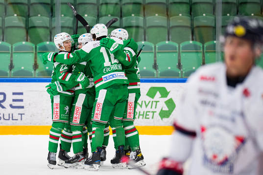 Rögles spelare jublar