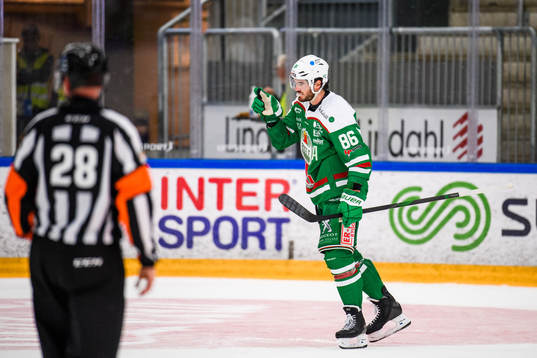 Rögles Eric Gelinas jublar