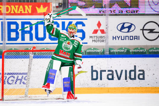 Rögles målvakt Christoffer Rifalk jublar