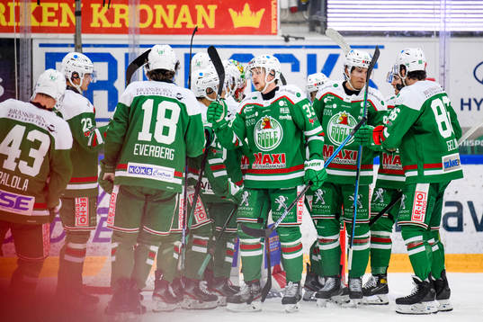 Rögles spelare jublar