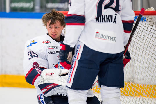 Linköpings målvakt Niklas Lundström deppar