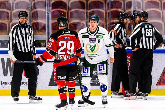 Luleås Erik Gustafsson och Färjestads Martin Johansson