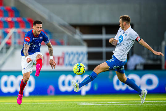 Aron Leonard Dønnum of Vålerenga and Fredrik Aursnes of