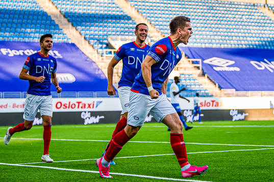 Vidar Örn Kjartansson of Vålerenga celebrates