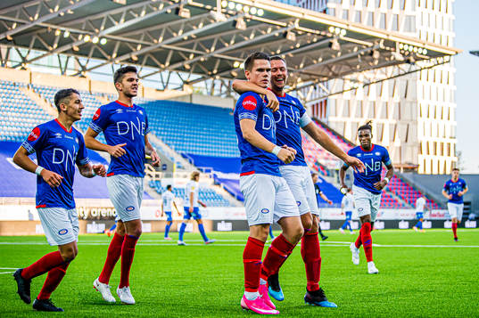 Vidar Örn Kjartansson of Vålerenga celebrates
