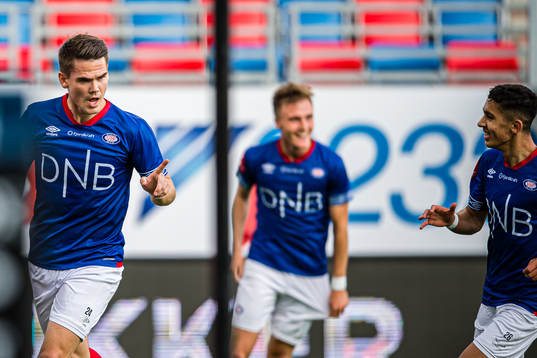 Vidar Örn Kjartansson of Vålerenga celebrates