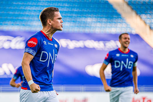 Vidar Örn Kjartansson of Vålerenga celebrates