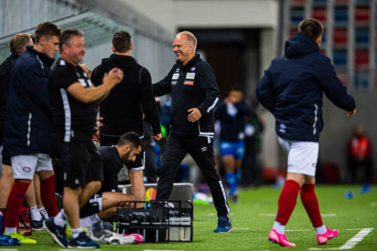 Dag-Eilev Fagermo, head coach of Vålerenga, celebrates