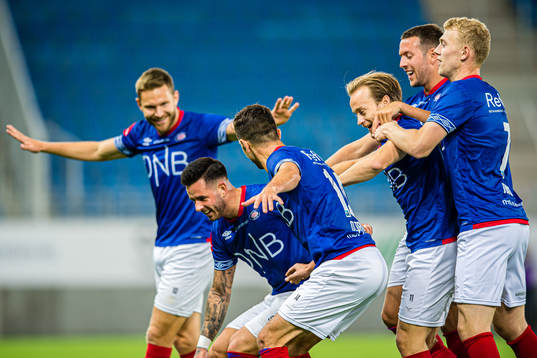 Aron Leonard Dønnum of Vålerenga celebrates