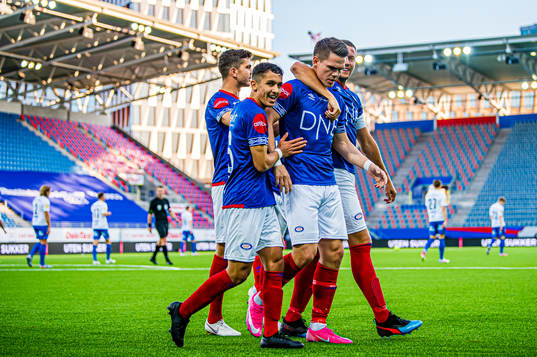 Vidar Örn Kjartansson of Vålerenga celebrates