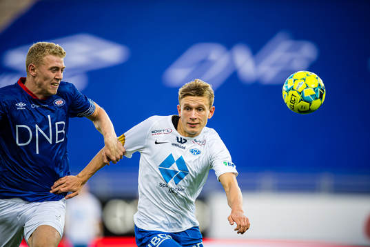 Henrik Rørvik Bjørdal of Vålerenga and Marcus Holmgren