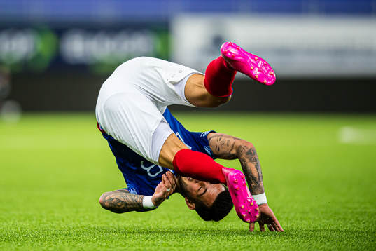 Aron Leonard Dønnum of Vålerenga celebrates
