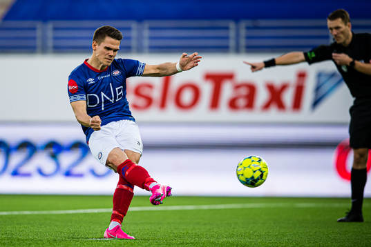 Vidar Örn Kjartansson of Vålerenga missing a penalty kick