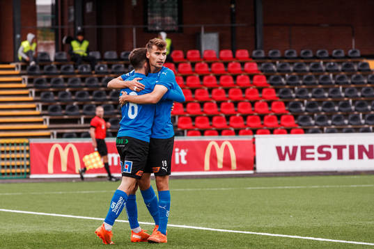 Halmstads Emil Tot Wikström jublar