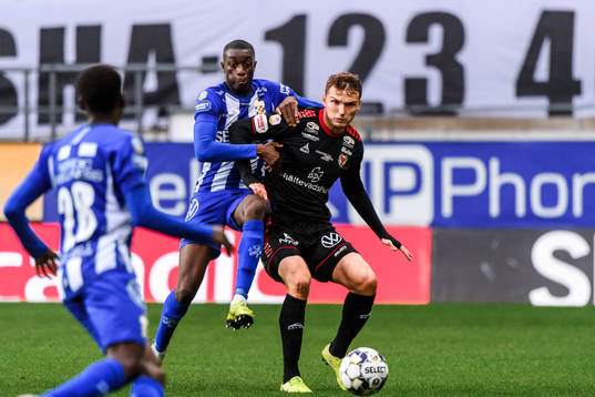 IFK Göteborg Yahya Kalley och Kalmars Piotr Johansson