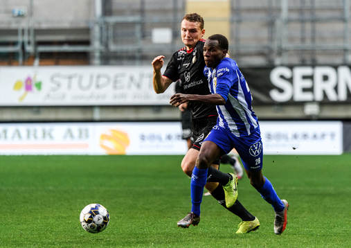 Kalmars Piotr Johansson och IFK Göteborg Alhassan Yusuf