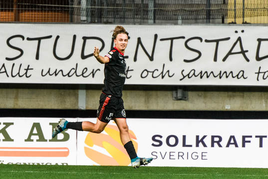 Kalmars Isak Magnusson jublar