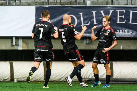 Kalmars Douglas Bergqvist och Isak Magnusson jublar