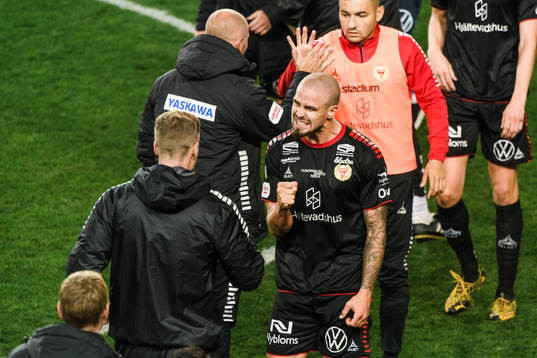Kalmars Douglas Bergqvist jublar