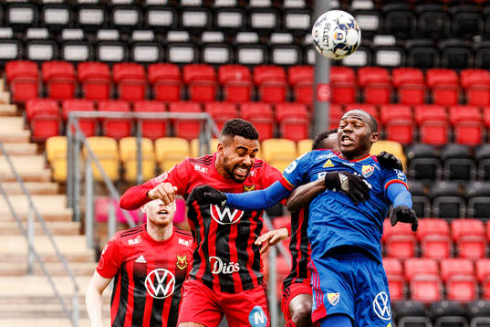 Östersunds Noah Sonko Sundberg och Djurgårdens Edward
