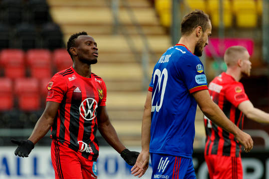 Östersunds Sam Mensiro  reagerar