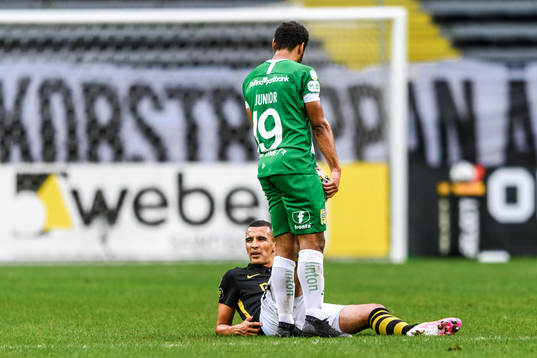 s Nabil Bahoui har ont och får hjälp av Hammarbys