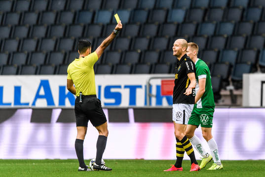 s Per Karlsson får en varning
