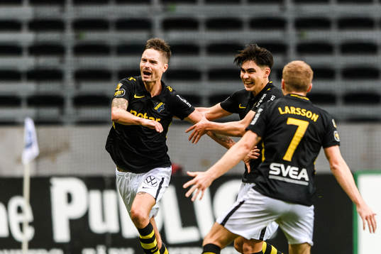 s Mikael Lustig jublar