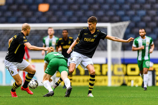 s Per Karlsson och Mikael Lustig i en lamp mot Hammarbys