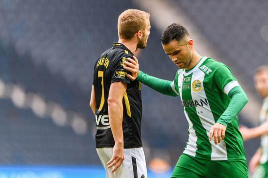 s  Sebastian Larsson och Hammarbys Mohanad Jeahze