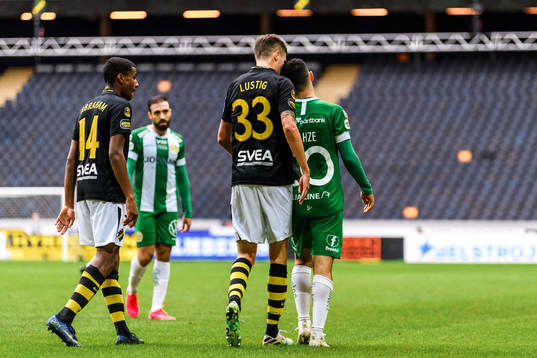 s Mikael Lustig i en situation med Hammarbys Mohanad Jeahze