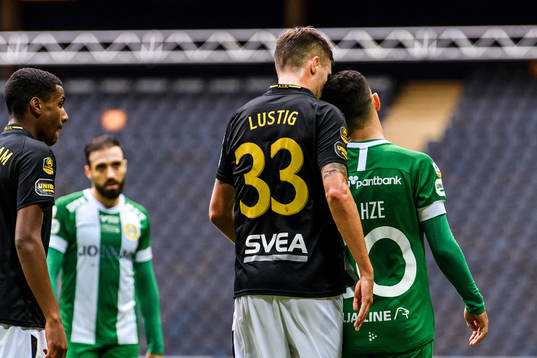 s Mikael Lustig i en situation med Hammarbys Mohanad Jeahze