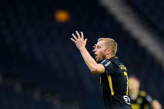 s  Sebastian Larsson reagerar